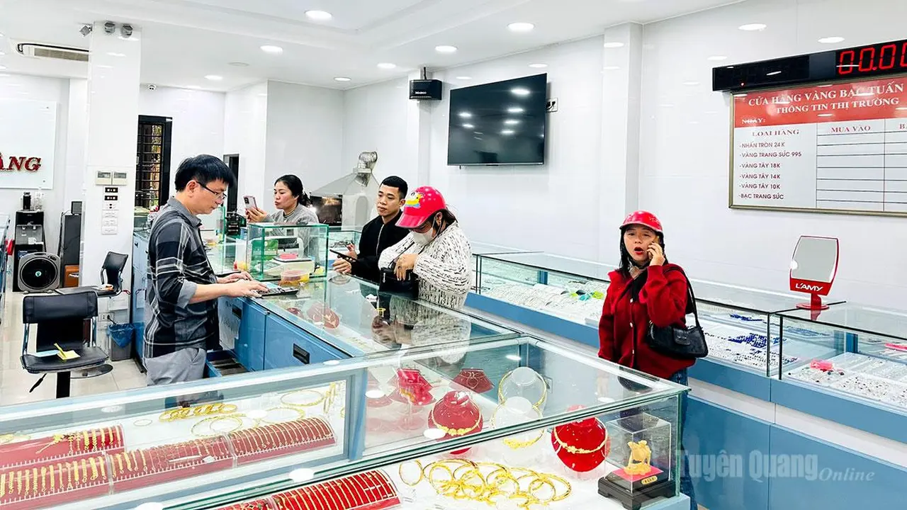 إقبال كبير على شراء الذهب تزامناً مع احتفالات يوم إله الثروة في بداية العام